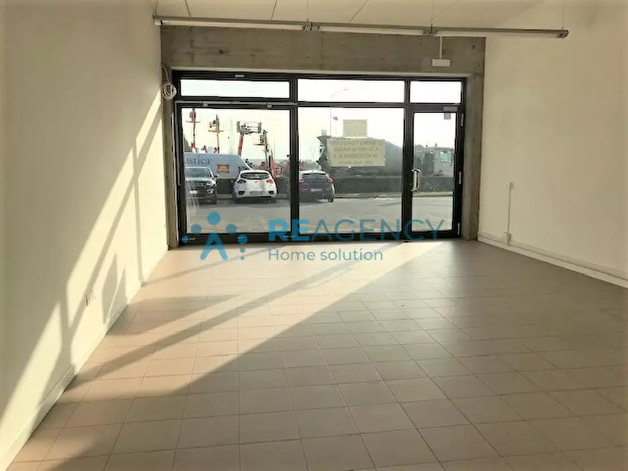 Immagine 3 di Negozio in affitto  in Via Monte Pasubio 220 a Zanè