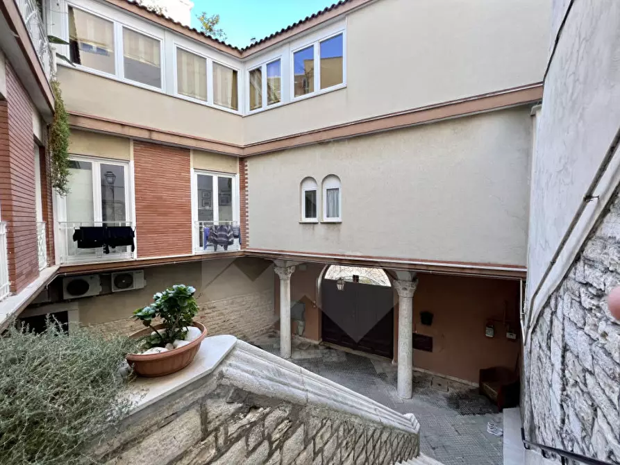 Immagine 9 di Appartamento in vendita  in Piazza Duomo a Andria