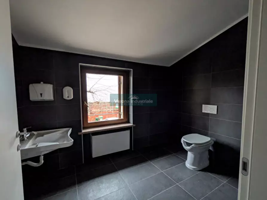 Immagine 10 di Ufficio in affitto  in via della pace 35 a Villafranca Di Verona