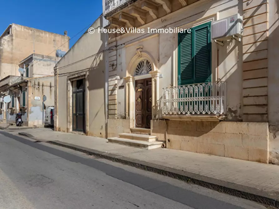 Immagine 3 di Palazzo in vendita  in Via Ruggero Settimo a Avola
