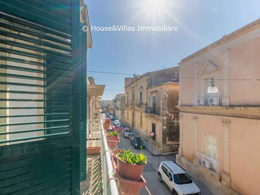 Immagine 19 di Palazzo in vendita  in Via Ruggero Settimo a Avola