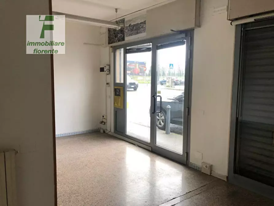 Immagine 1 di Negozio in affitto  in VIA PONTEVIGODARZERE a Padova