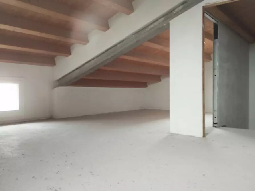 Immagine 3 di Casa quadrifamiliare in vendita  in Via Giuseppe Verdi a Rovolon