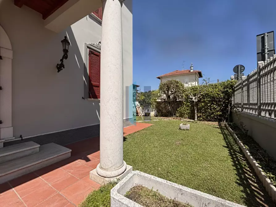Immagine 4 di Villa in vendita  in Via Luciano Manara,47 a Brescia