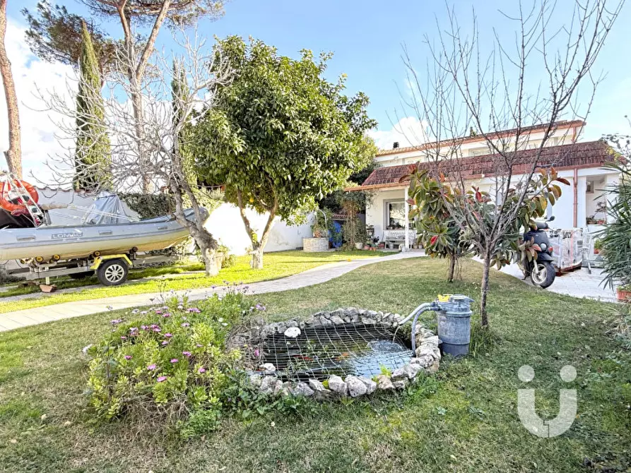 Immagine 5 di Villa in vendita  in Via Pier Alessandro Guglielm a Roma