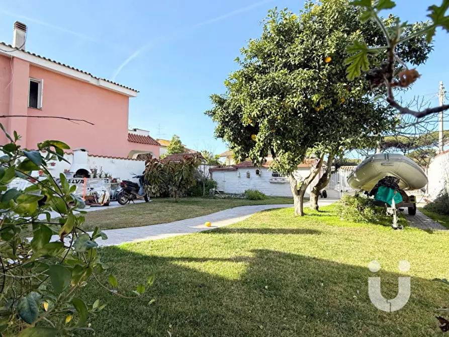 Immagine 7 di Villa in vendita  in Via Pier Alessandro Guglielm a Roma