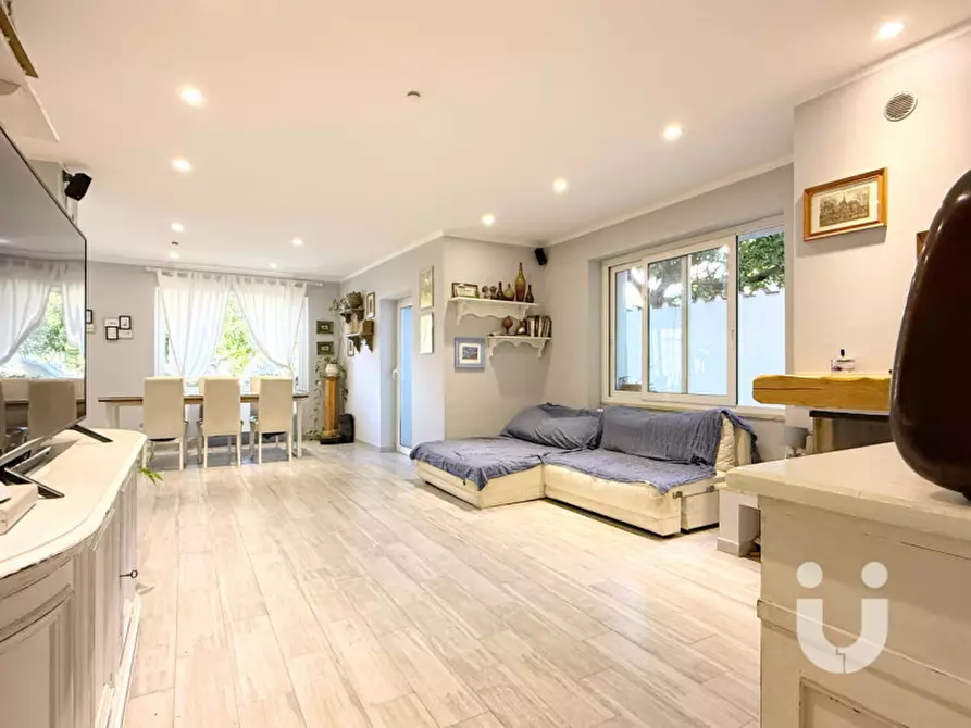 Immagine 11 di Villa in vendita  in Via Pier Alessandro Guglielm a Roma