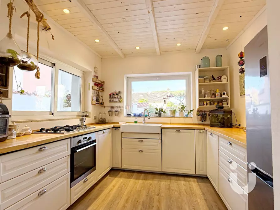 Immagine 15 di Villa in vendita  in Via Pier Alessandro Guglielm a Roma