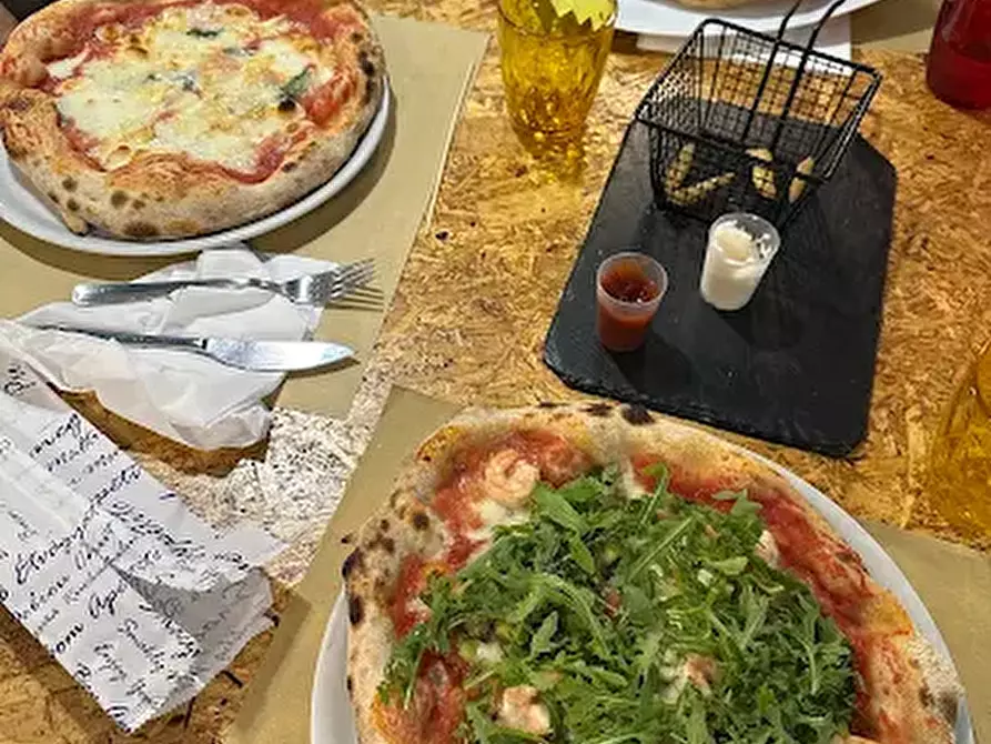 Immagine 2 di Attività commerciale in vendita  in Via Cesare Battisti a Montichiari