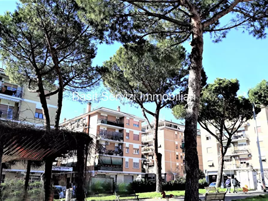Immagine 2 di Appartamento in vendita  in Piazza Piero Puricelli a Roma