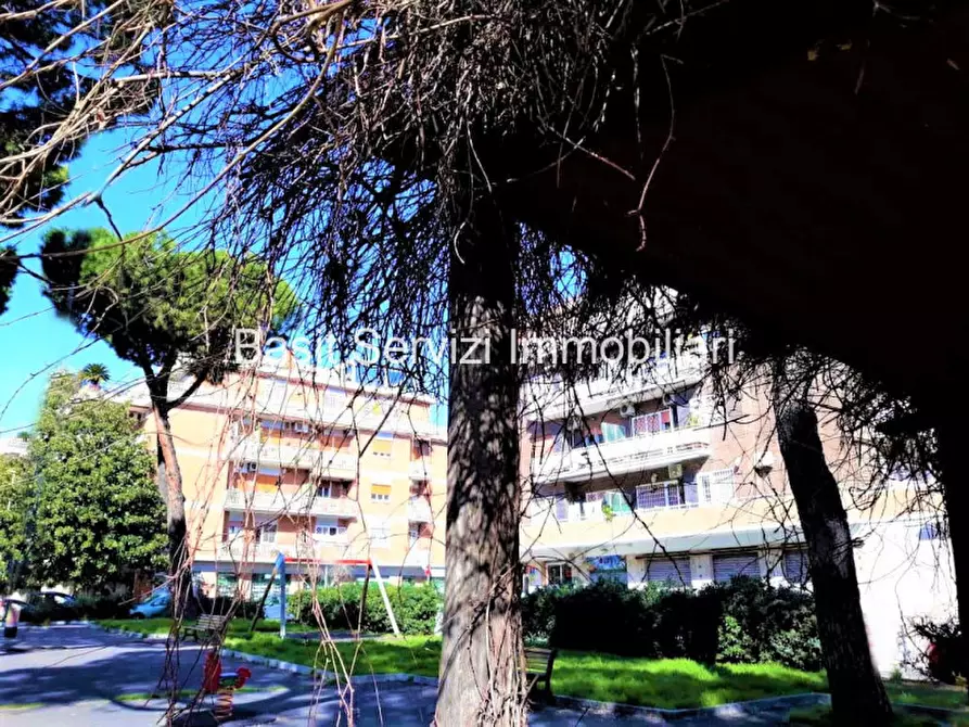 Immagine 3 di Appartamento in vendita  in Piazza Piero Puricelli a Roma