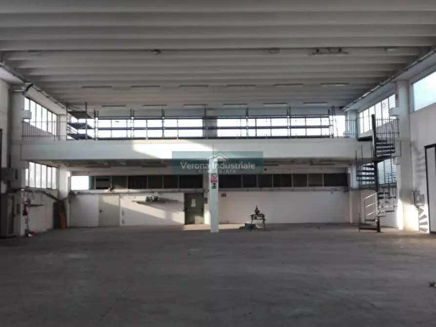 Immagine 1 di Capannone industriale in affitto  in Via Staffali a Villafranca Di Verona