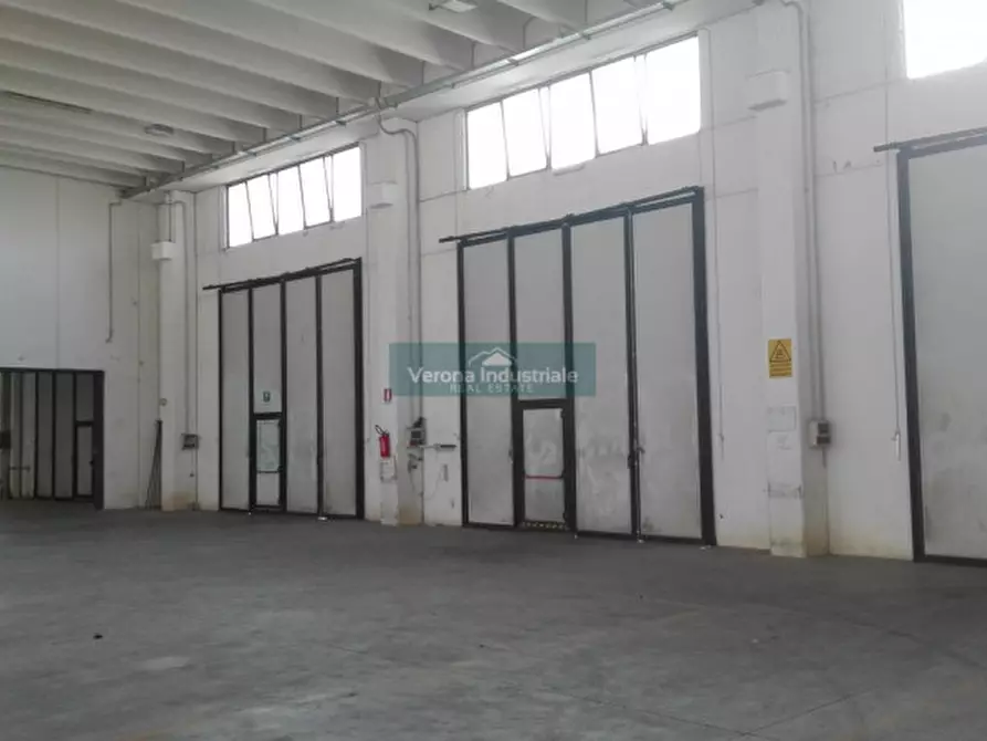 Immagine 2 di Capannone industriale in affitto  in Via Staffali a Villafranca Di Verona