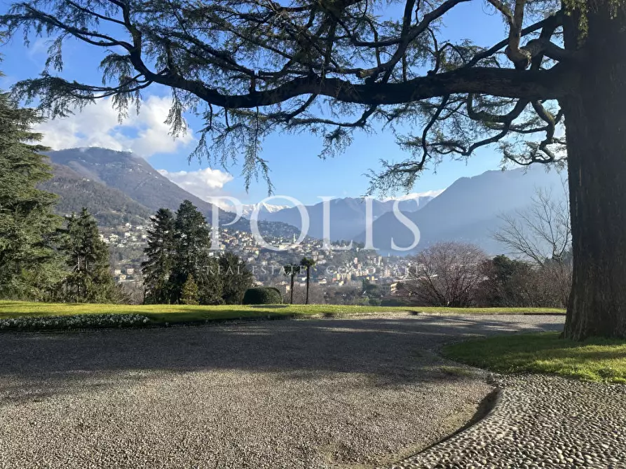 Immagine 8 di Appartamento in vendita  a Como