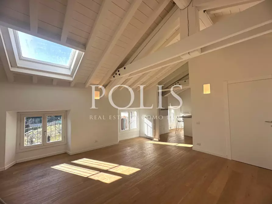 Immagine 10 di Appartamento in vendita  a Como