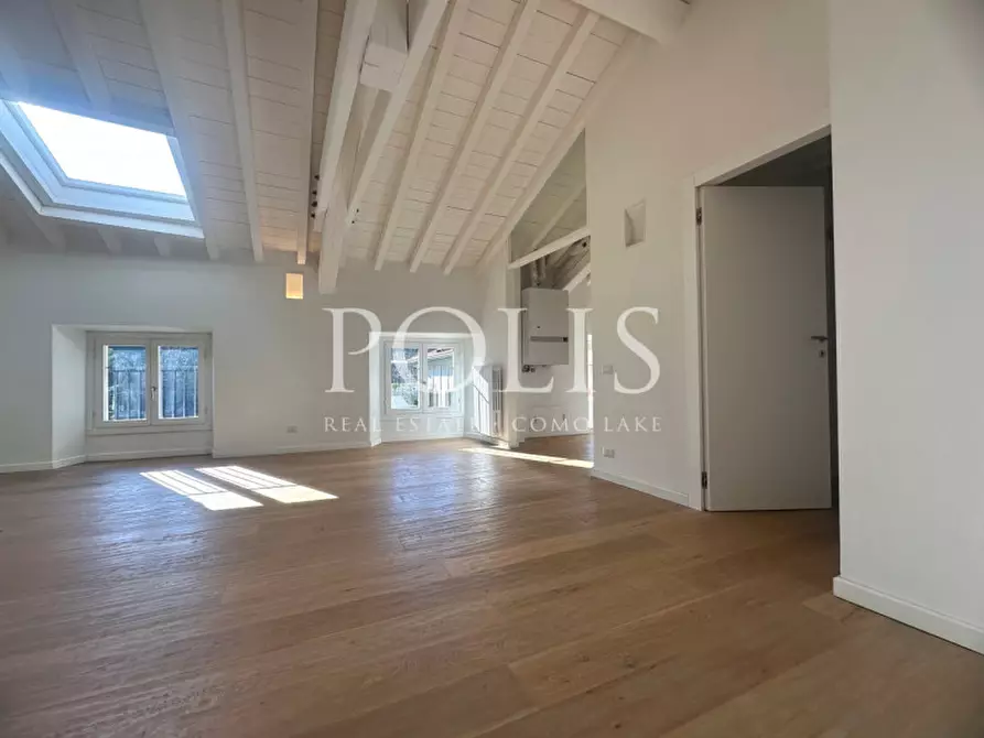 Immagine 12 di Appartamento in vendita  a Como