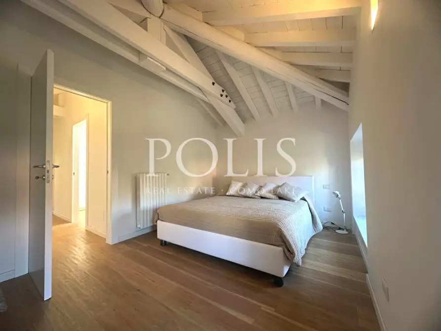 Immagine 17 di Appartamento in vendita  a Como