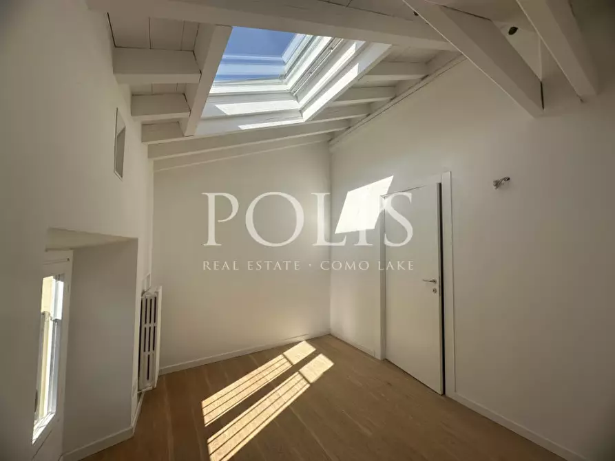 Immagine 19 di Appartamento in vendita  a Como