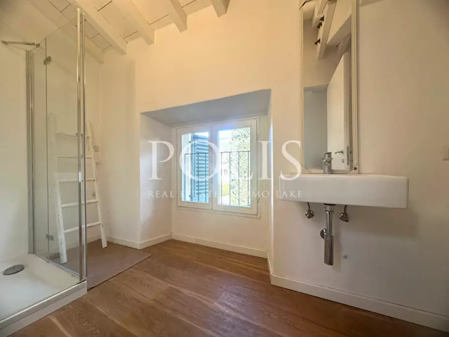 Immagine 21 di Appartamento in vendita  a Como