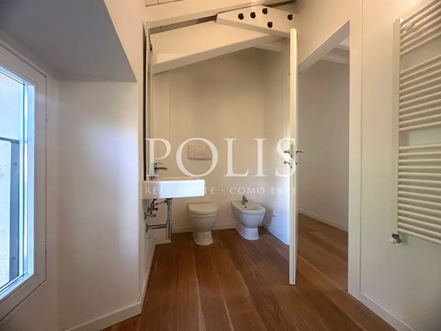 Immagine 22 di Appartamento in vendita  a Como