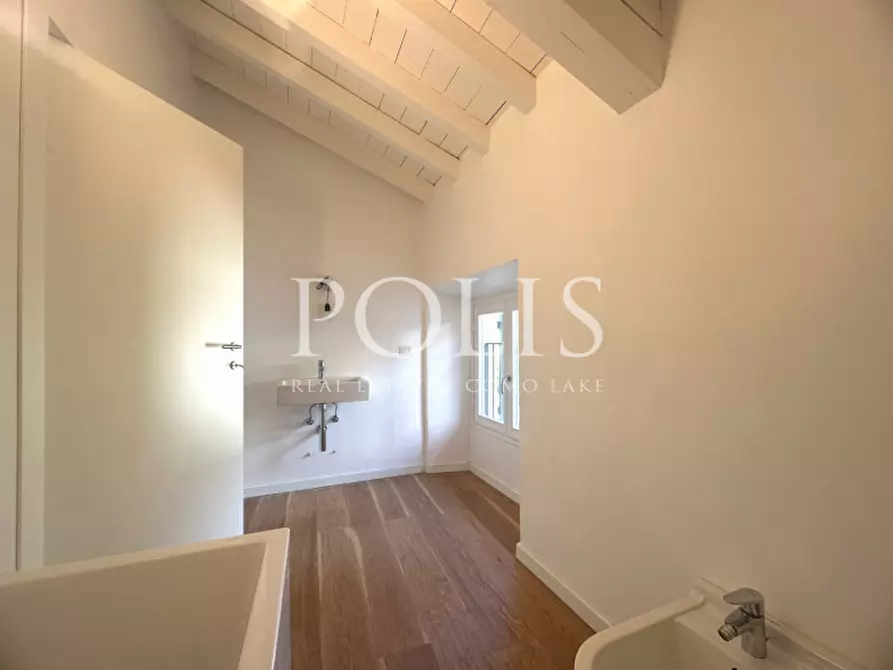 Immagine 25 di Appartamento in vendita  a Como