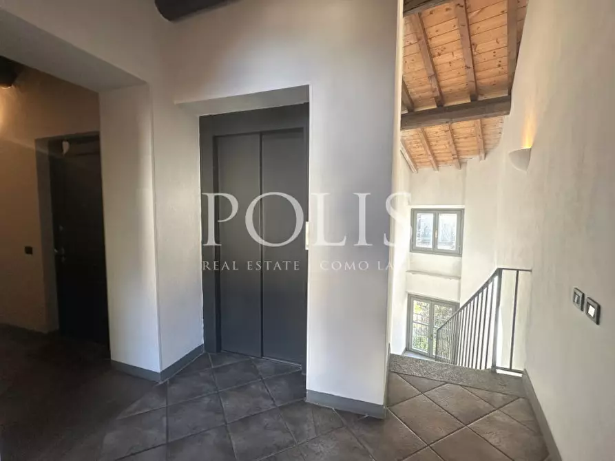 Immagine 26 di Appartamento in vendita  a Como