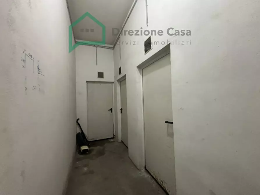 Immagine 10 di Magazzino in vendita  in via g.f. pinto, 43 a Napoli