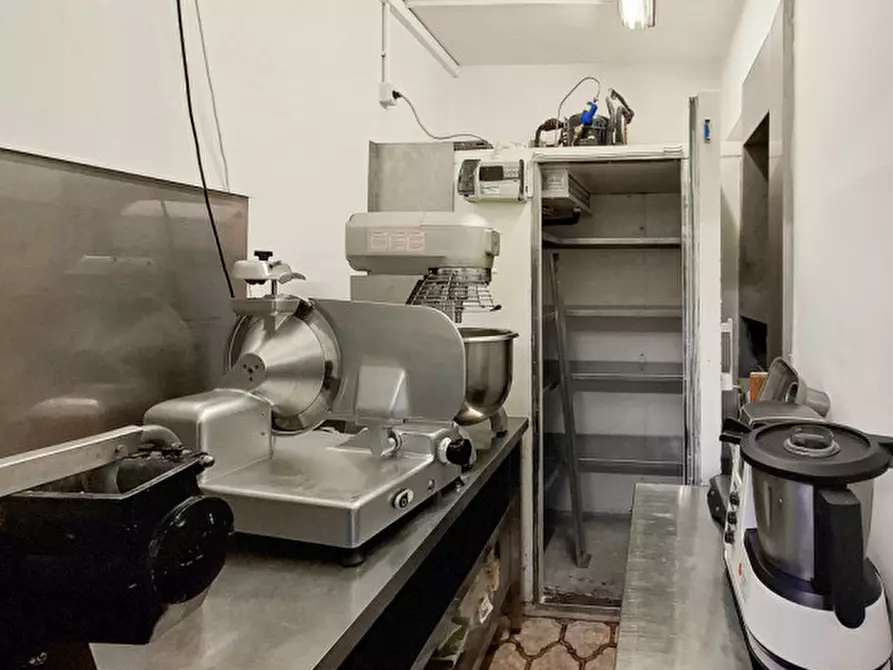 Immagine 8 di Attività commerciale in affitto  a Salorno .Salurn.