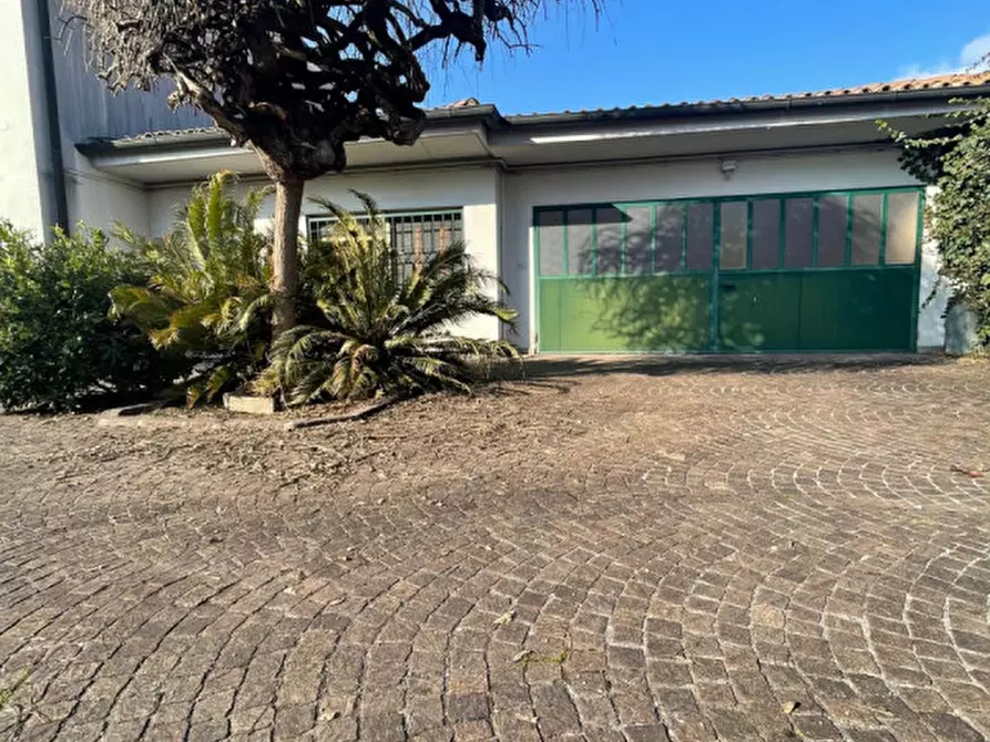 Immagine 42 di Villa in vendita  in via risorgimento a Cordenons