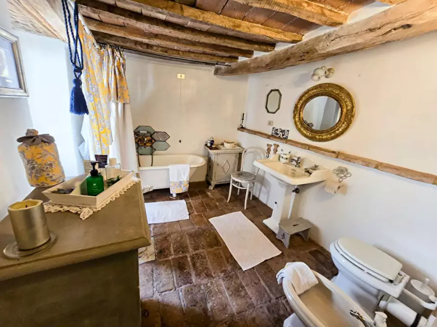 Immagine 9 di Casa indipendente in vendita  in Cavoleto a Piandimeleto