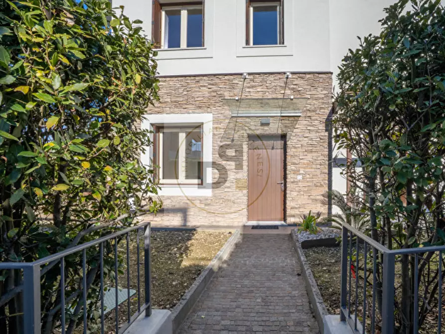 Immagine 1 di Villetta a schiera in vendita  in Via Castellana a Soiano Del Lago