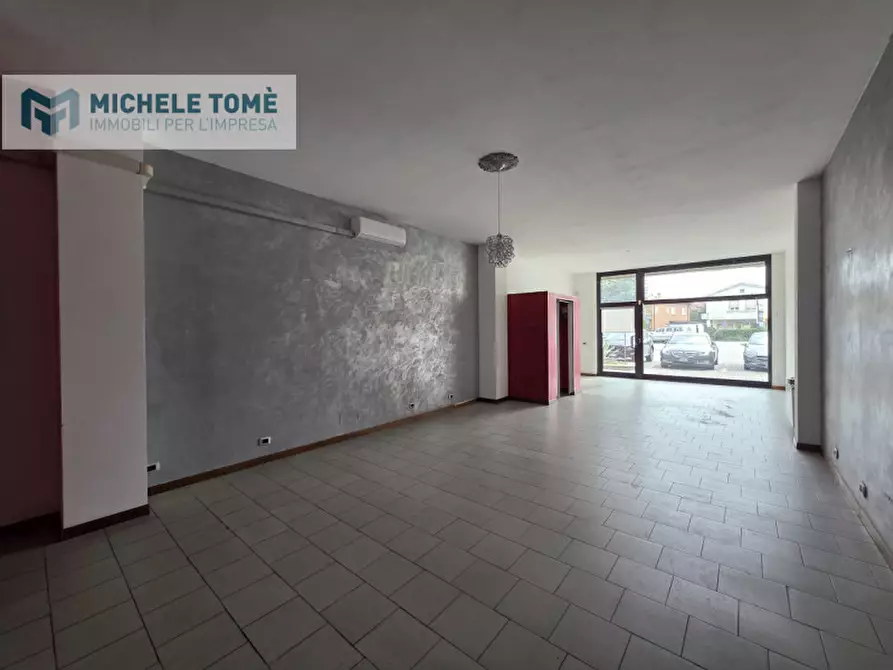 Immagine 3 di Negozio in affitto  in Via Valpolicella a San Pietro In Cariano