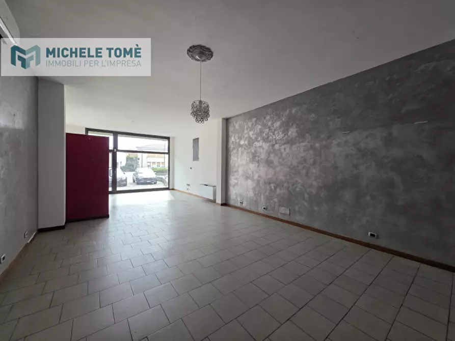 Immagine 4 di Negozio in affitto  in Via Valpolicella a San Pietro In Cariano