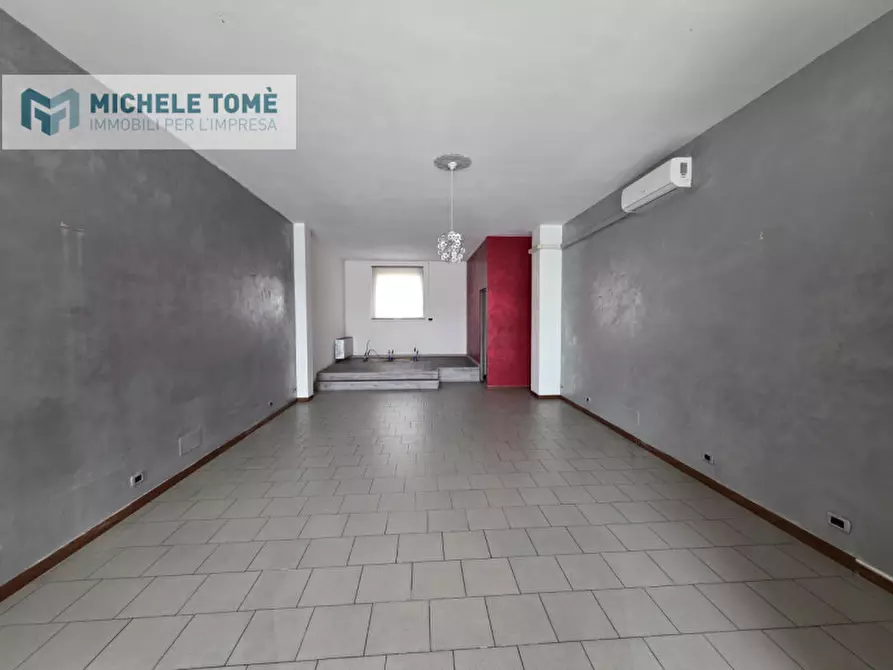 Immagine 5 di Negozio in affitto  in Via Valpolicella a San Pietro In Cariano