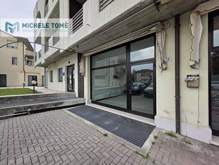 Immagine 9 di Negozio in affitto  in Via Valpolicella a San Pietro In Cariano