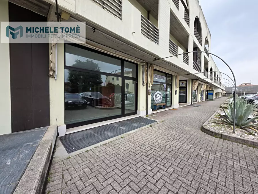 Immagine 9 di Negozio in affitto  in Via Valpolicella a San Pietro In Cariano