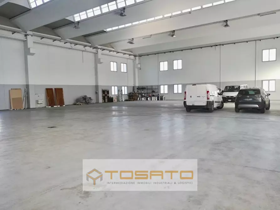 Immagine 1 di Capannone industriale in affitto  a Villafranca Di Verona