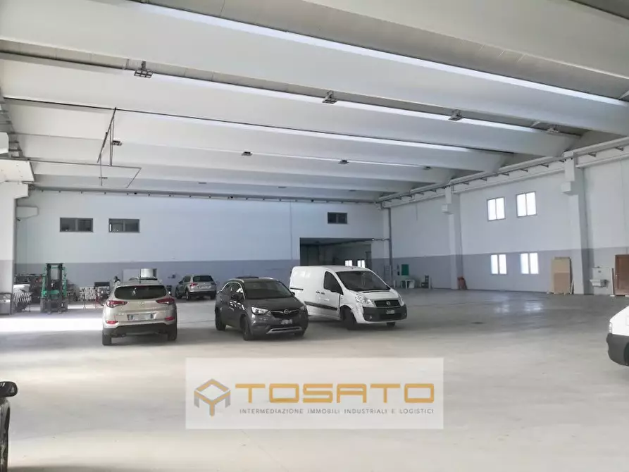 Immagine 2 di Capannone industriale in affitto  a Villafranca Di Verona