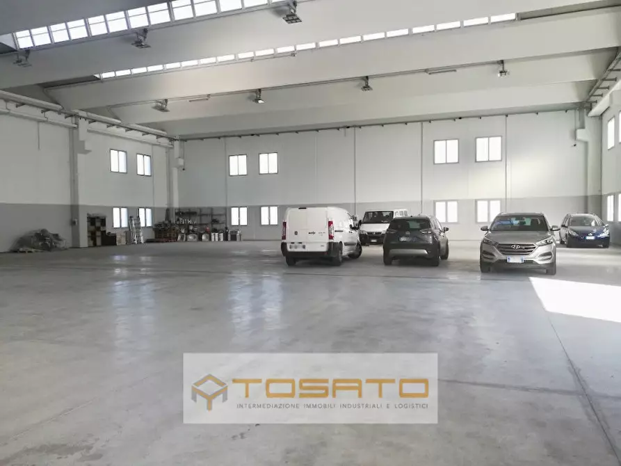 Immagine 2 di Capannone industriale in affitto  a Villafranca Di Verona