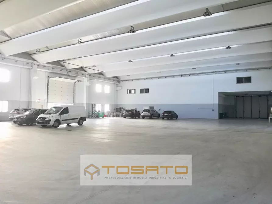 Immagine 3 di Capannone industriale in affitto  a Villafranca Di Verona