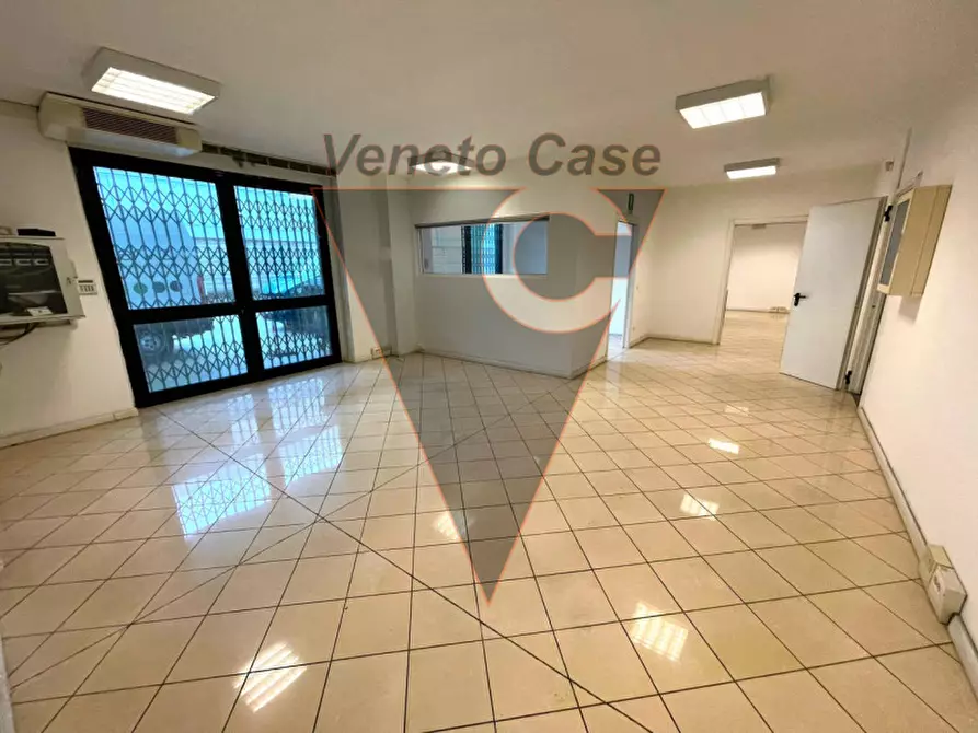 Immagine 6 di Magazzino in affitto  in Riviera Francia a Padova