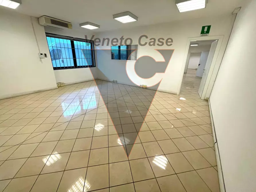 Immagine 8 di Magazzino in affitto  in Riviera Francia a Padova