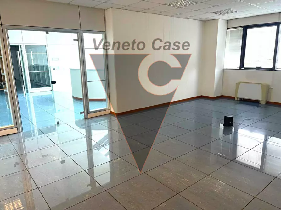 Immagine 11 di Magazzino in affitto  in Riviera Francia a Padova