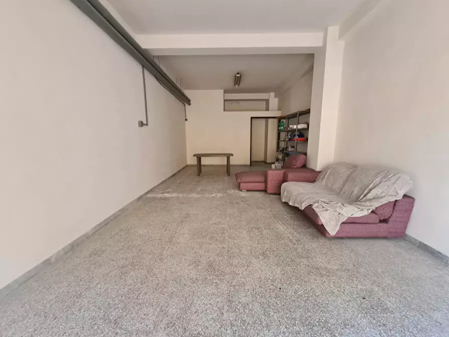 Immagine 2 di Garage in vendita  a Bisceglie