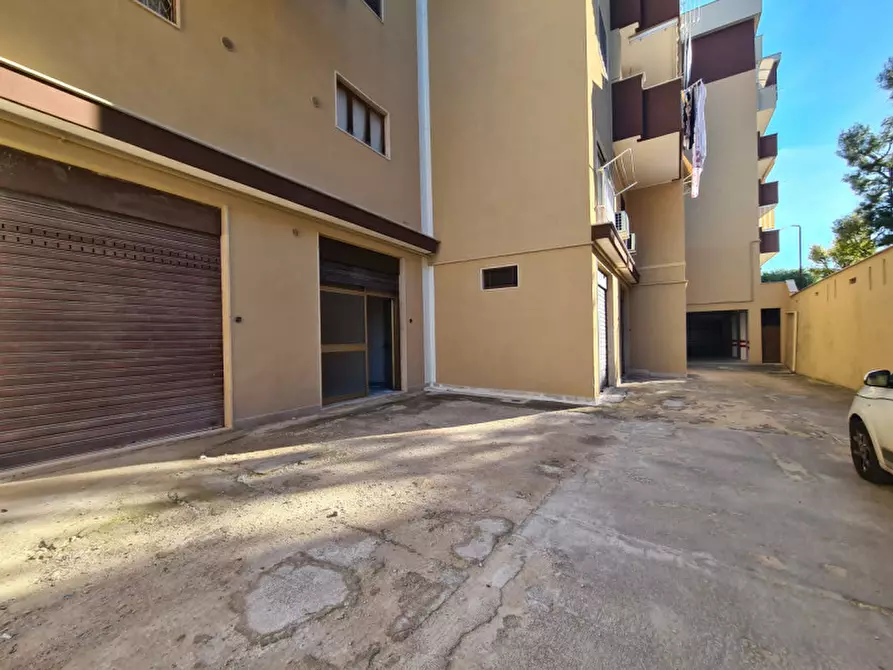 Immagine 9 di Garage in vendita  a Bisceglie