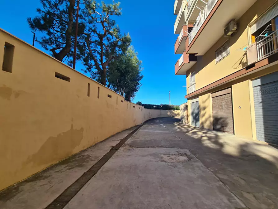 Immagine 10 di Garage in vendita  a Bisceglie