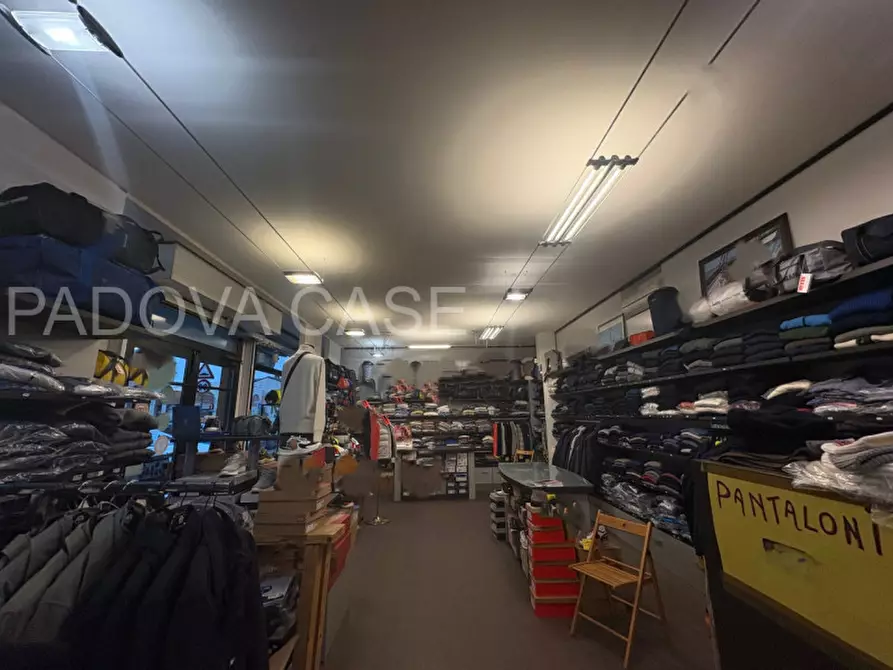 Immagine 5 di Negozio in vendita  in Via Romana Aponense a Padova