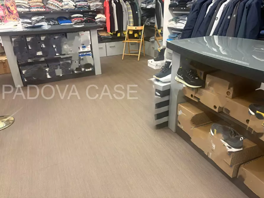 Immagine 8 di Negozio in vendita  in Via Romana Aponense a Padova