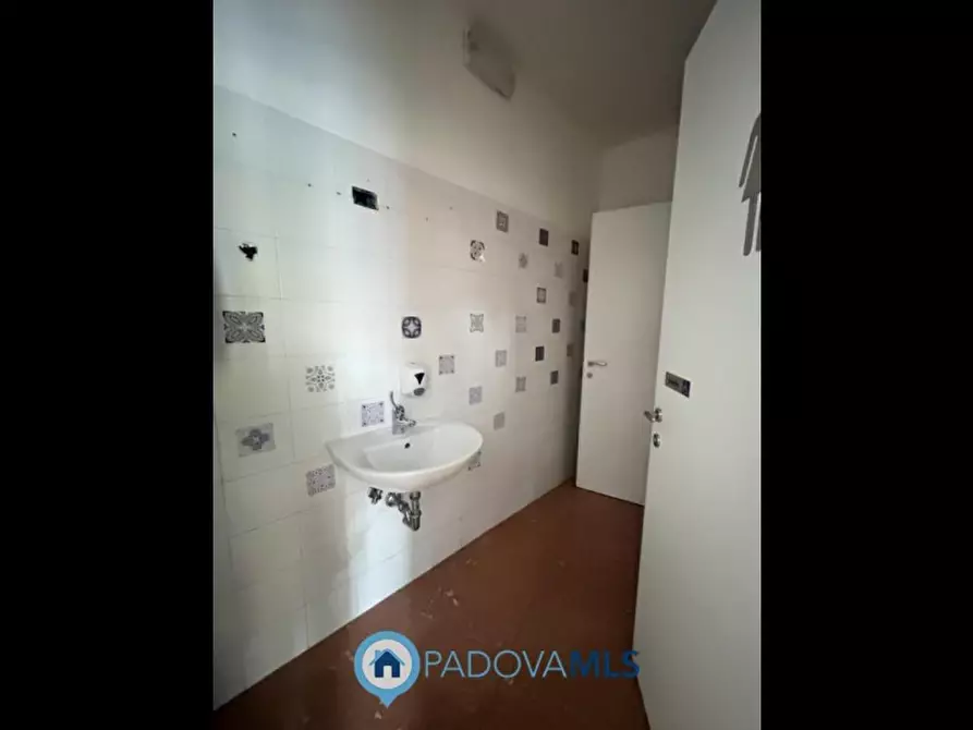 Immagine 7 di Negozio in vendita  a Padova