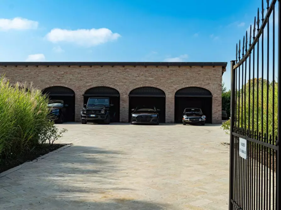 Immagine 7 di Villa in vendita  in Via Carlo Ruini, 5, 42122 Reggio Emilia RE, Italia a Reggio Nell'emilia